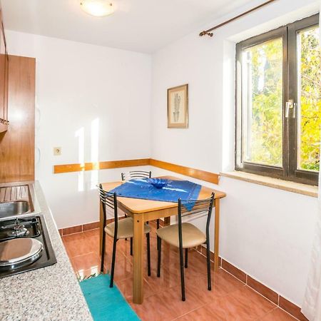 Apartments Mirjana Pula Exterior photo